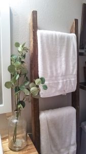 Rustic Blanket Ladder